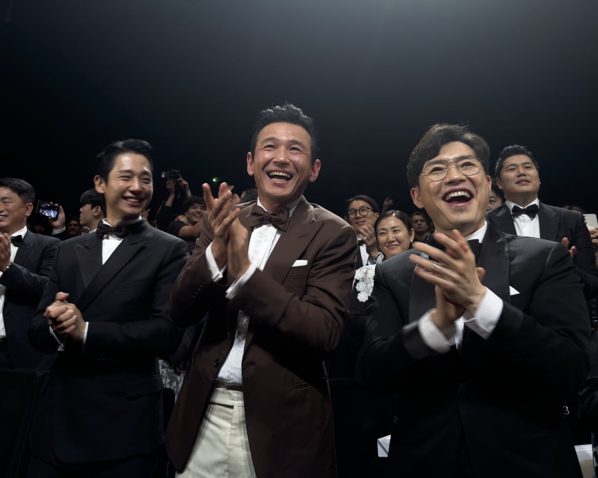 "50년 걸려"…'베테랑2' 칸 공식 상영→황정민·정해인·류승완에 10분간 기립박수