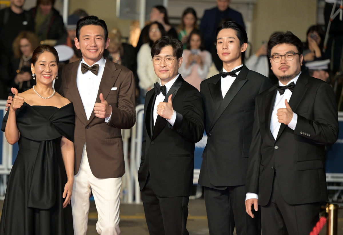 "50년 걸려"…'베테랑2' 칸 공식 상영→황정민·정해인·류승완에 10분간 기립박수