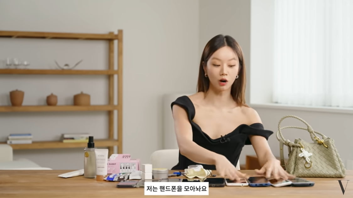 [종합] '강남 건물주' 혜리 "명품백, 종류별로 있다"…핸드폰 9개 갖고 다녀 ('보그')