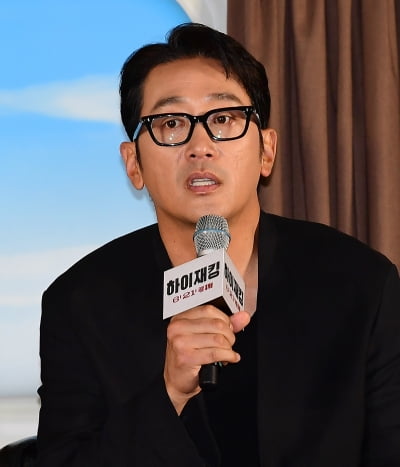 Ha Jung-woo recalled the particularly difficult filming of 'Hijack 1971'