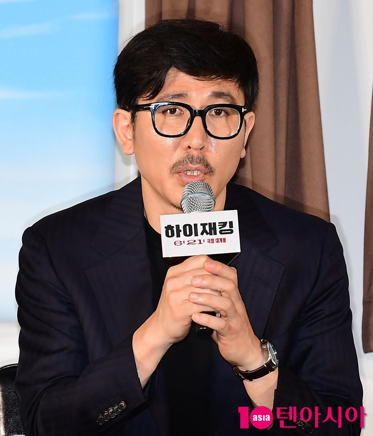 [TEN포토]김성한 감독 '영화 같은 이야기...운 좋게 연출 맡아'