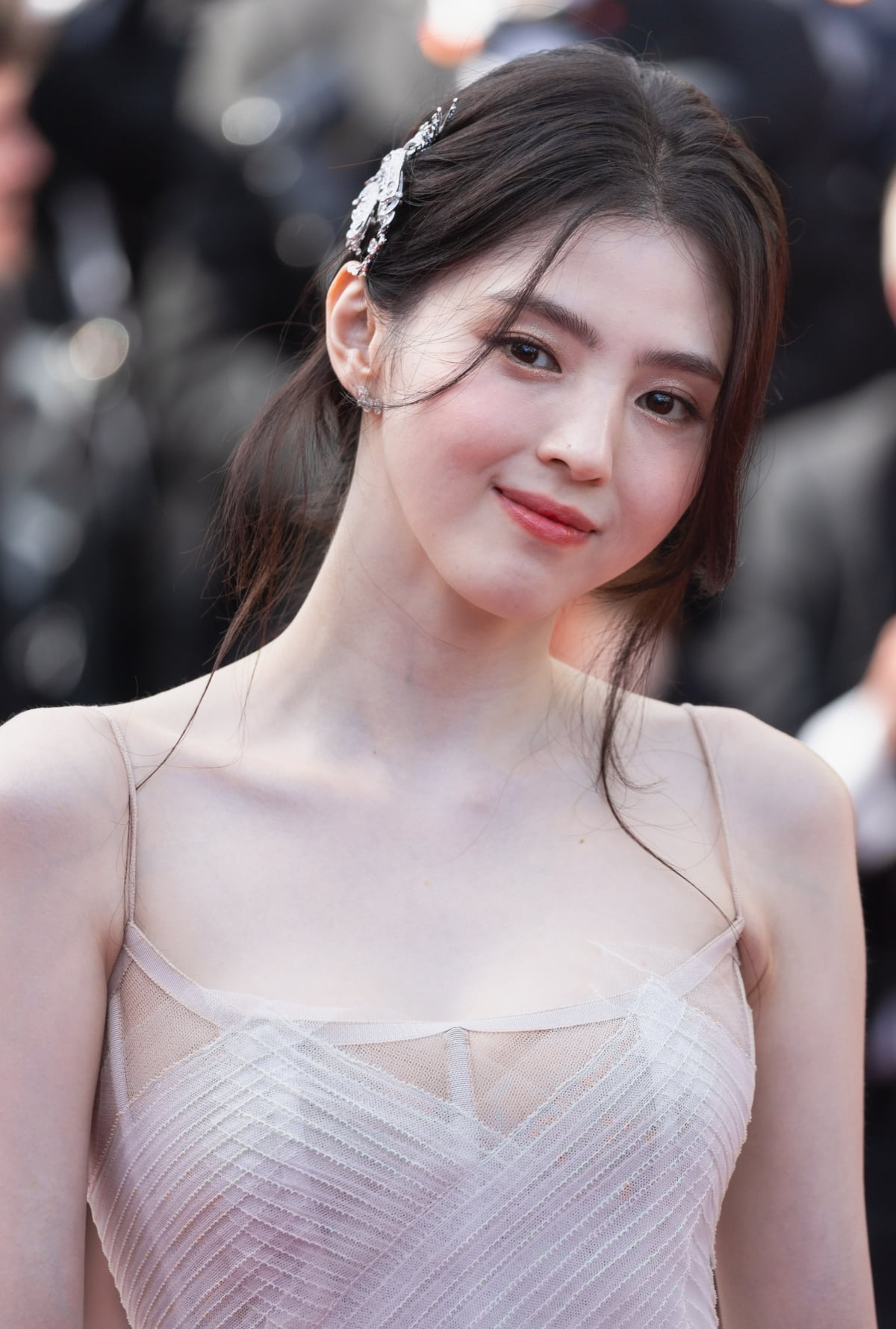 한소희, 다이아가 대체 몇 개야…칸 레드카펫서 화려함 극치