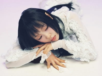 '이달의 소녀 출신' 이브, 청초한 눈빛…첫 솔로 콘셉트 포토 공개