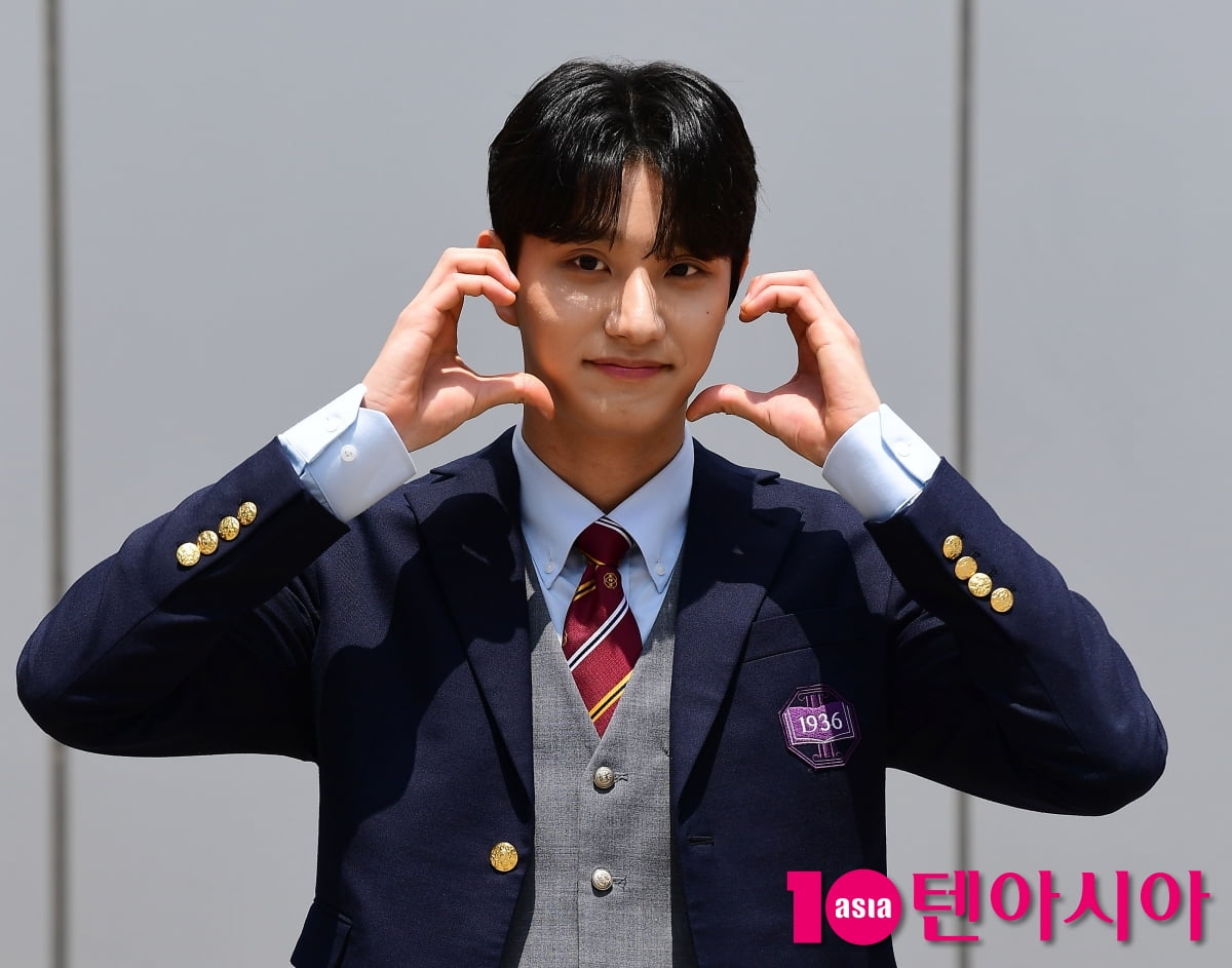 [TEN포토]김재원 '귀여운 하트'