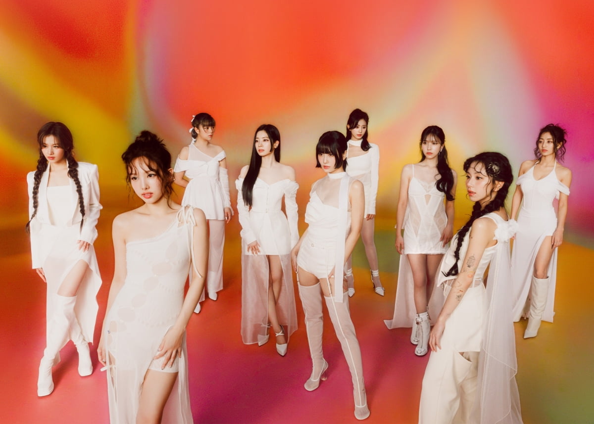 트와이스, 한일 발매 음반 누적 판매량 총 2000만 장 대기록 수립