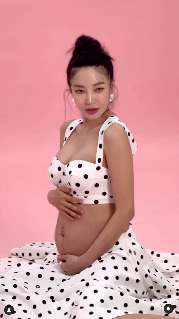 '유산→자연임신' 김윤지, 배만 볼록한 임산부…D라인 빛나는 만삭화보