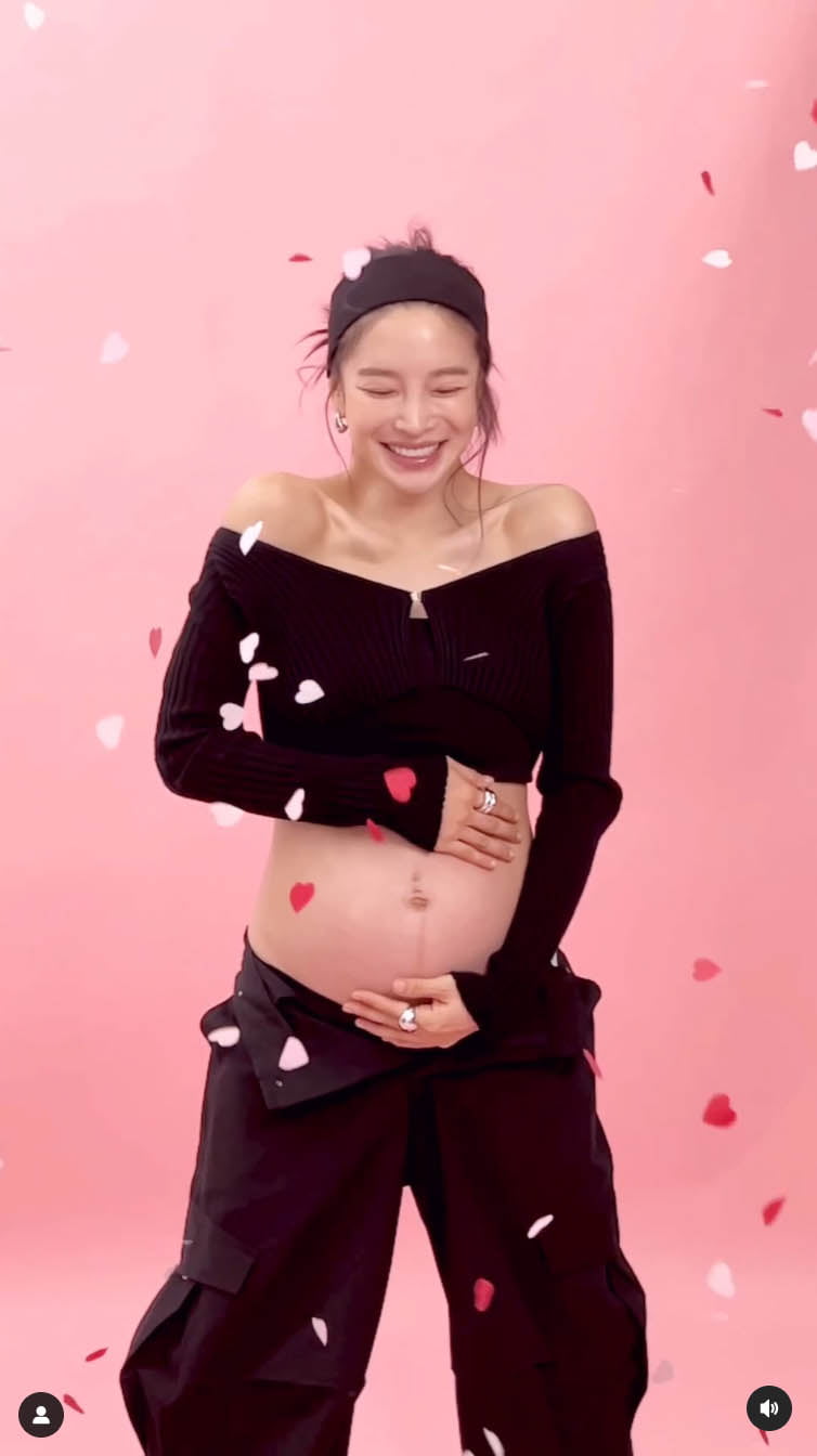 '유산→자연임신' 김윤지, 배만 볼록한 임산부…D라인 빛나는 만삭화보
