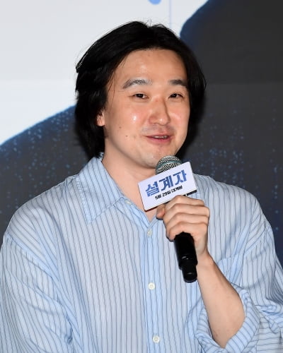 [TEN포토]이요섭 감독 '흑미남 강동원 대비 백미남 이종석 깜짝 캐스팅'