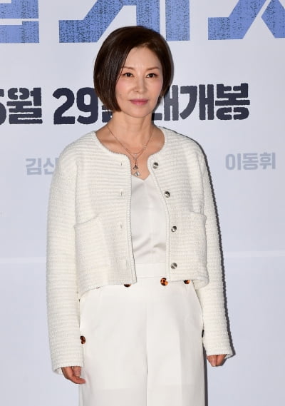[TEN포토]이미숙 '눈부신 화이트'