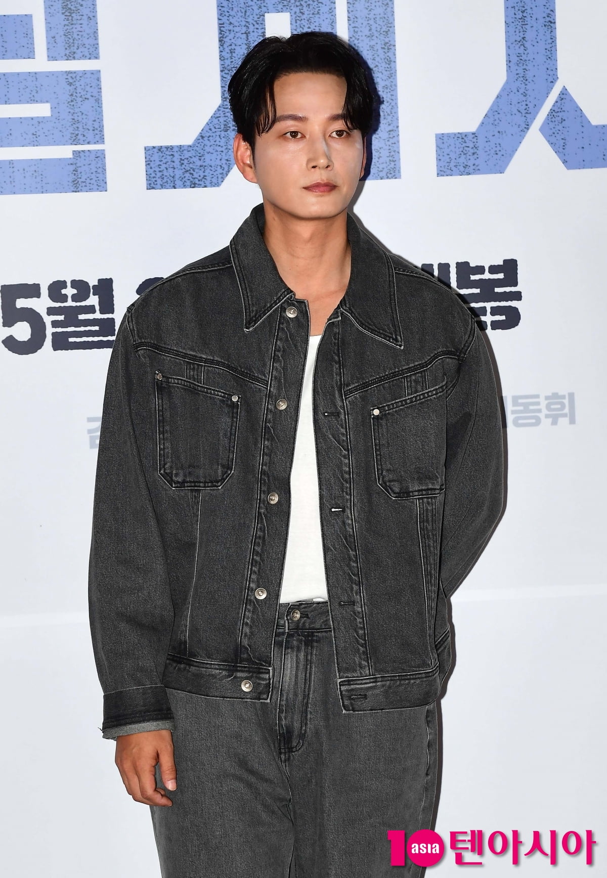 [TEN포토]이현욱 '위장의 귀재'
