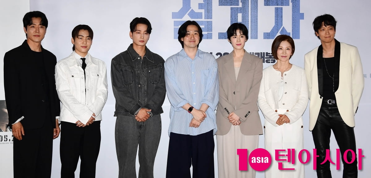 [TEN포토]이요섭 감독-강동원-이무생-이미숙-이현욱-정은채-탕준상 '영화 '설계자' 기대하세요'