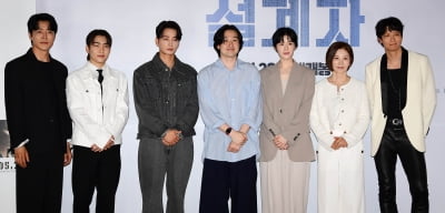 [TEN포토]이요섭 감독-강동원-이무생-이미숙-이현욱-정은채-탕준상 '영화 '설계자' 기대하세요'