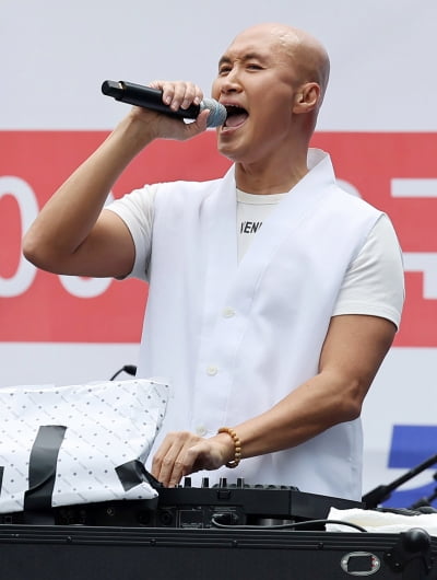 [TEN포토]뉴진스님 '옴~ 옴~'
