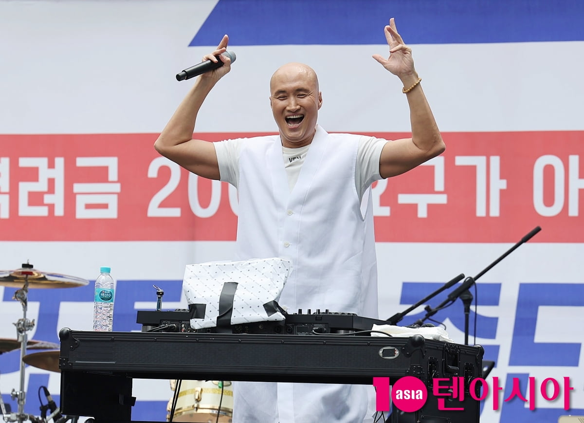 [TEN포토]뉴진스님 '부처핸섬~'