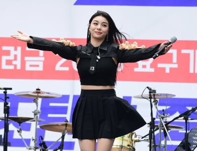 [TEN포토]에일리 '관객들과 한 몸이 되어'
