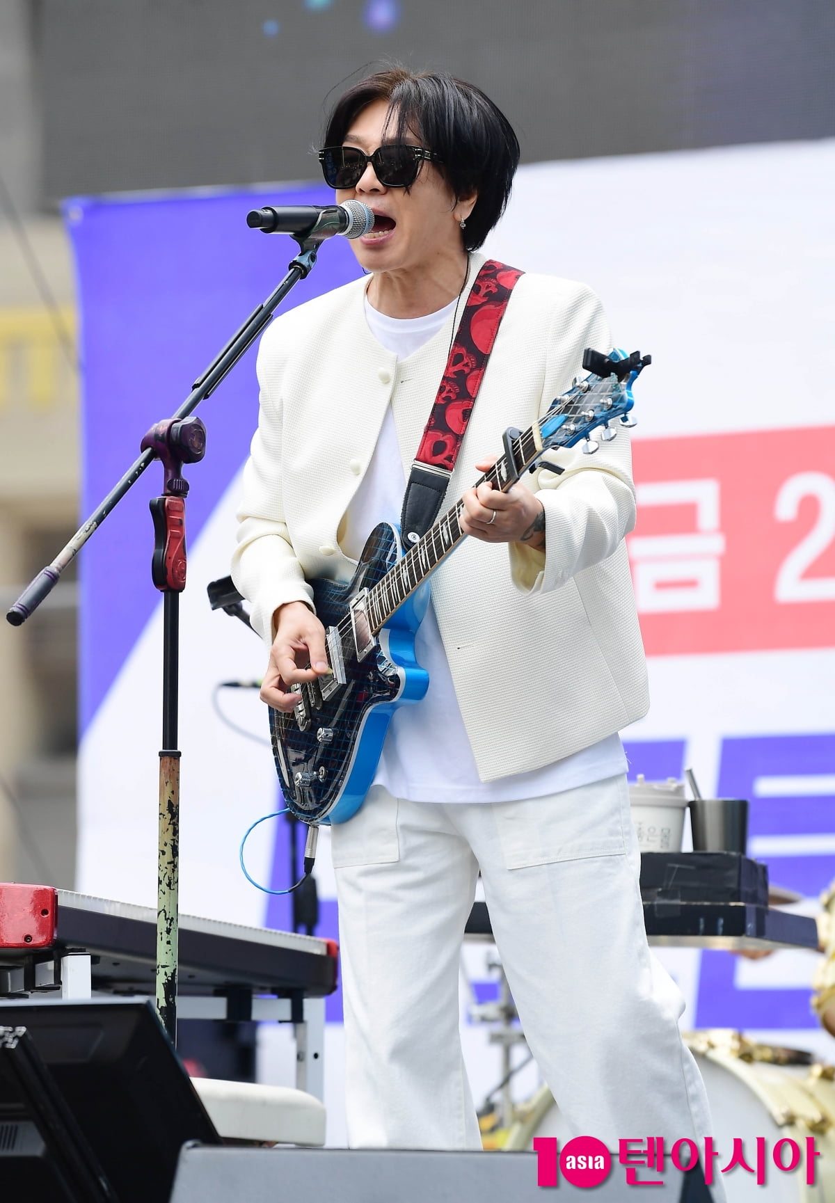 [TEN포토]윤도현 '화려한 핑거링'