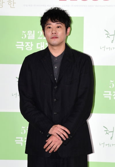 [TEN포토]후지이 미치히토 감독 '긴장되는 포토타임'