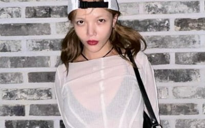 AOA出身ジミン、シースルーで下着露出