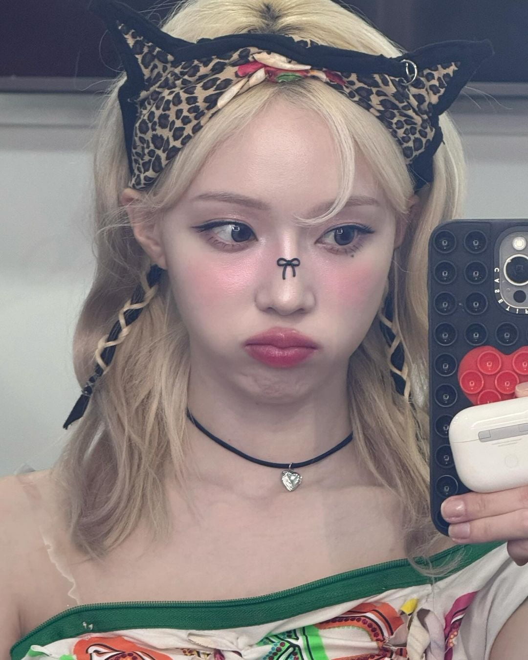 꽁꽁 얼어붙은 한강 위로 '윈터'가 걸어 다닙니다 [TEN★]