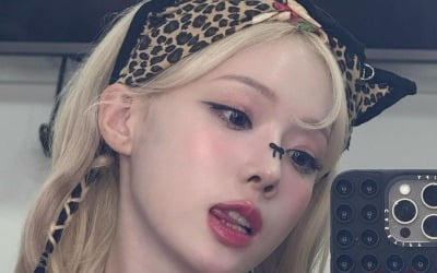 エスパー·ウィンター、猫が浮かぶ美貌
