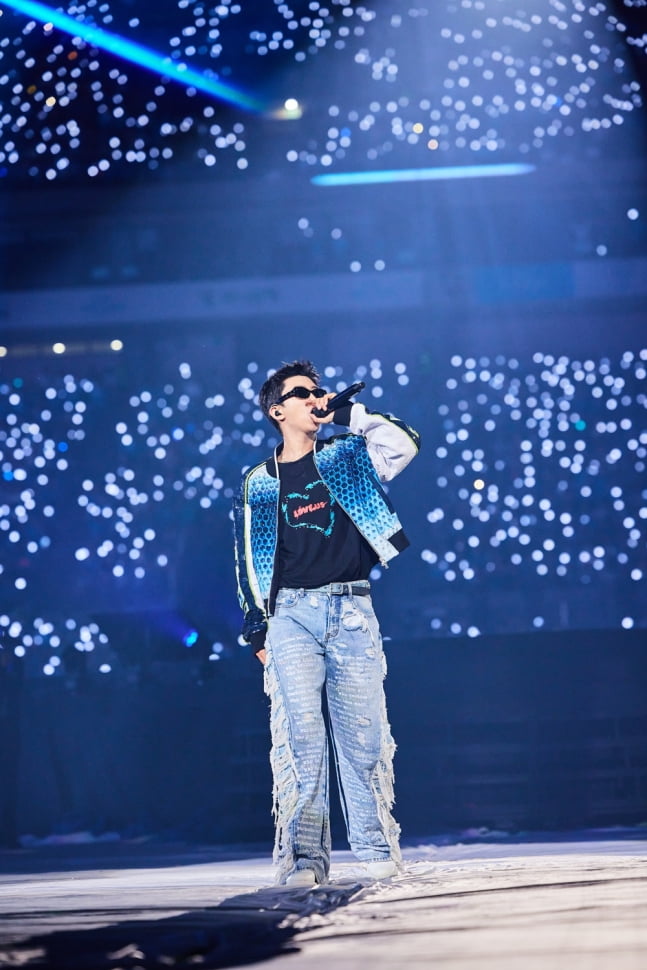 임영웅 콘서트, 열기구→립제이 군무 '눈길'…질 낮은 음향, 디테일은 아쉬웠다 [TEN현장]
