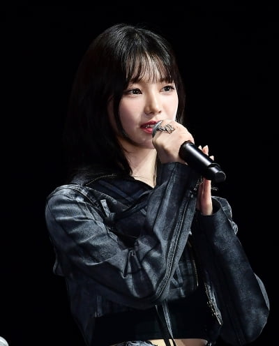 [TEN포토]에스파 카리나 '계속 중독되는 리듬'