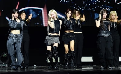 [TEN포토]에스파 '여유 넘치는 무대'