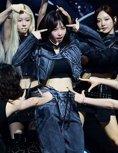 [TEN포토]에스파 카리나 '청순미 뿌리는 무대'