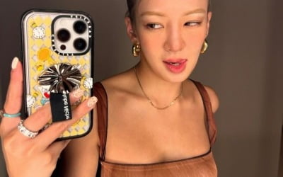 효연, 홀터넥 입고 탄탄한 뒤태 자랑