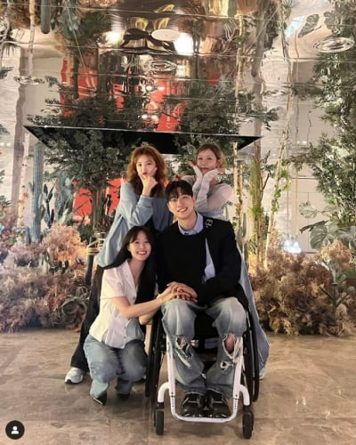 송지은, ♥박위에 시크릿 소개 "잘 모시겠다"→"티슈 줄 땐 옆으로" 티키타카 [TEN★]