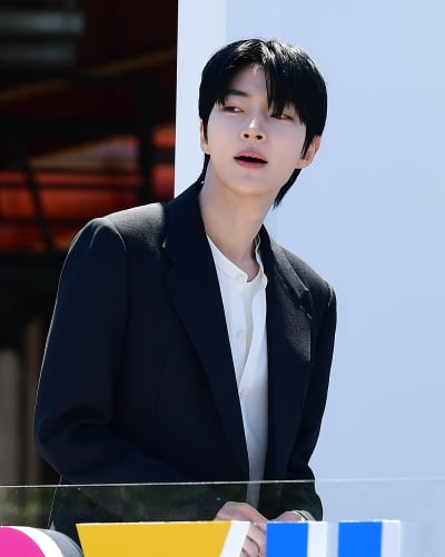 [TEN포토]황인엽 '샤프한 옆선'