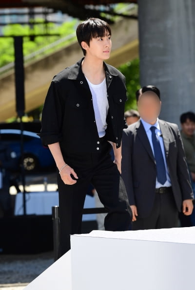 [TEN포토]아스트로 산하 '마성의 분위기남'