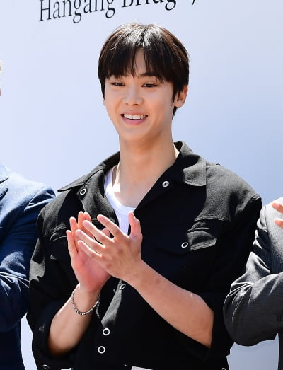 [TEN포토]아스트로 산하 '이 미소에 빠져든다'