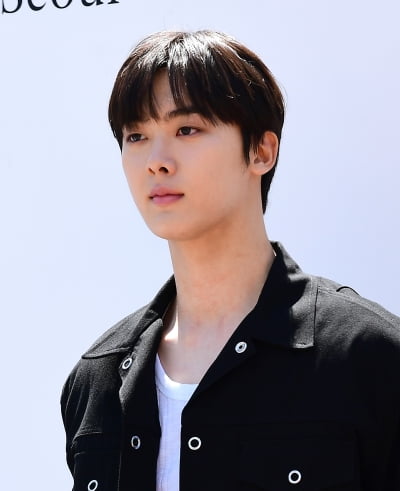 [TEN포토]아스트로 산하 '우수에 젖은 눈망울'