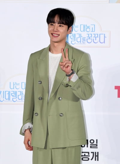 [TEN포토]이준영 '귀엽게 브이'