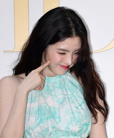 [TEN포토]한소희 '빵 터졌어요'