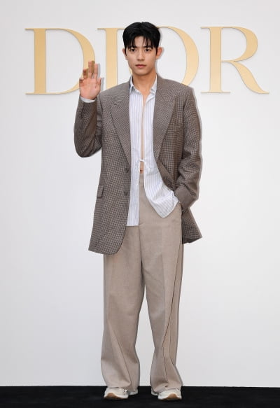 [TEN포토]로몬 '우월한 비주얼'
