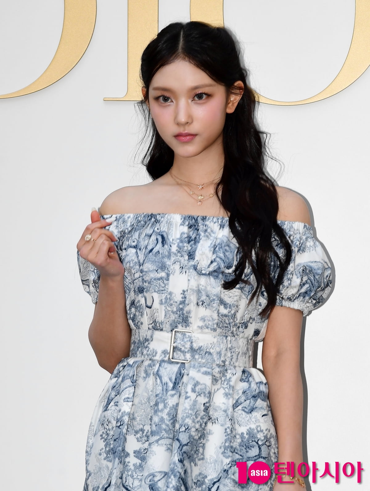 [TEN포토]뉴진스 해린 '수줍은 하트'