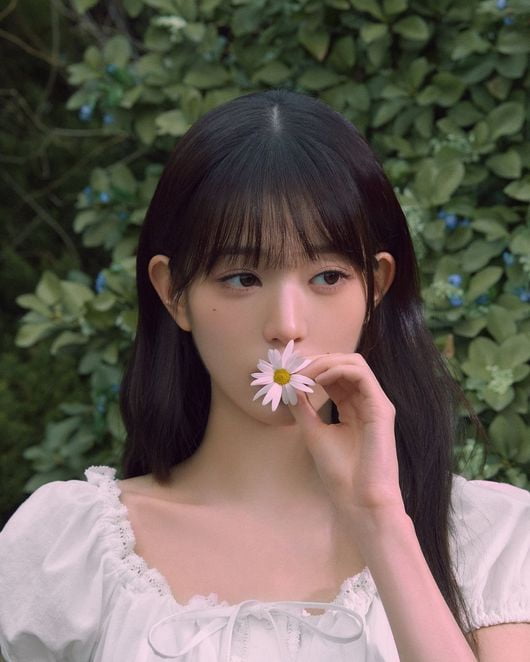 장원영, 양갈래 머리→동화 속 공주님 비주얼…독보적 분위기로 '눈길' [TEN★]