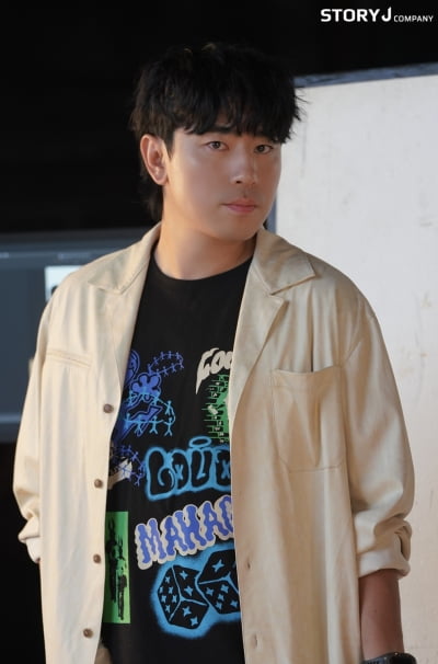Lee Si-eon, if it's acting, if it's acting, if it's entertainment, it's entertainment.