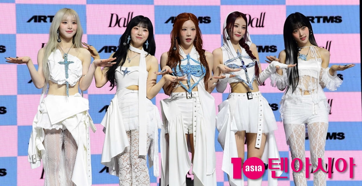 [TEN포토]아르테미스 '날개 펼친 천사들'