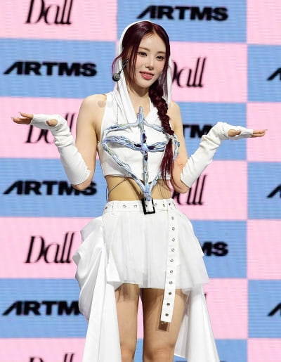 [TEN포토]아르테미스 진솔 '귀엽게 혀 빼꼼'