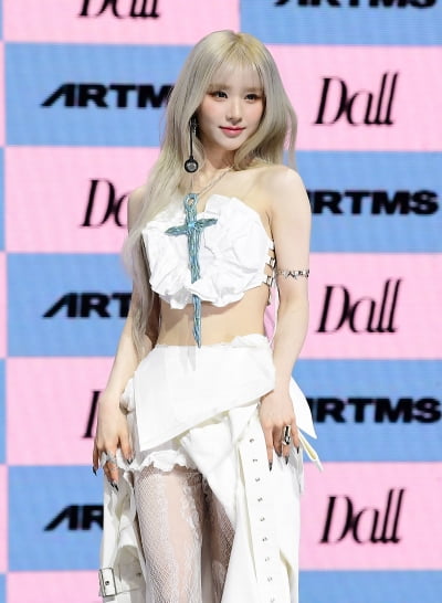 [TEN포토]아르테미스 희진 '사랑스러운 눈맞춤'