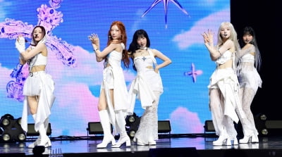 [TEN포토]아르테미스 '가슴이 벅찬 무대'