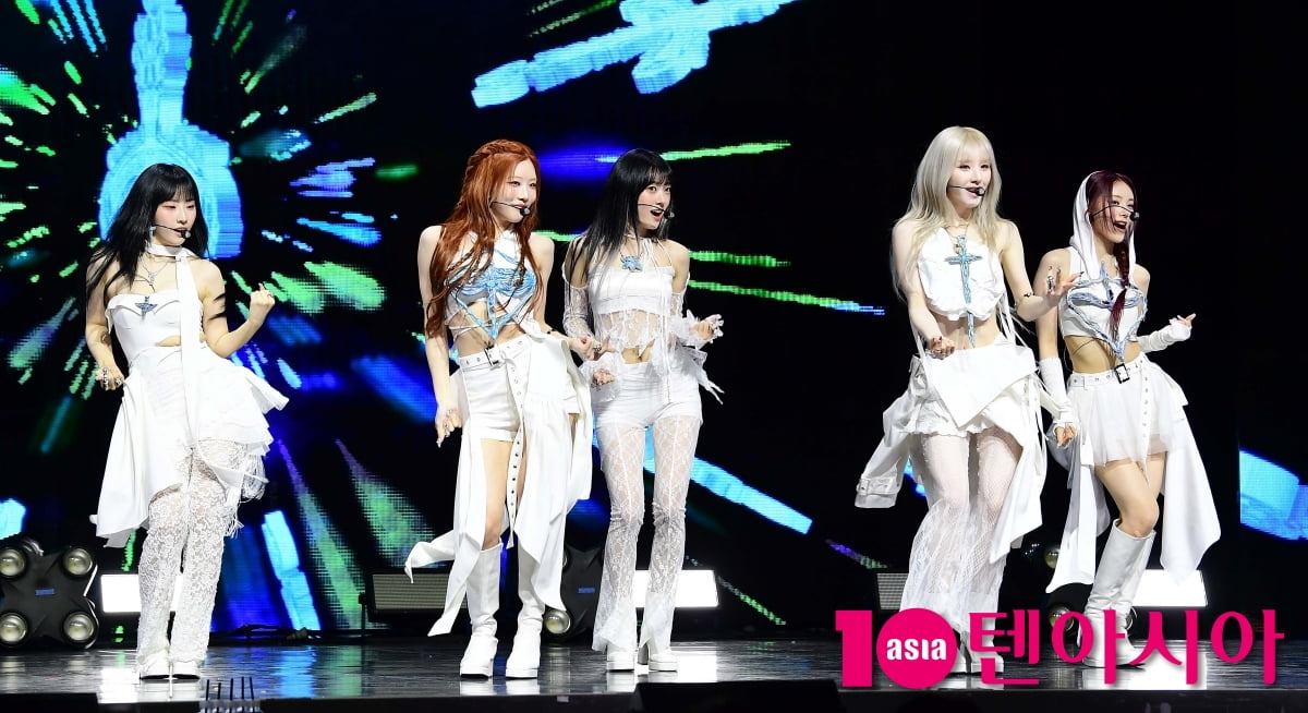 [TEN포토]아르테미스 '화려한 퍼포먼스'