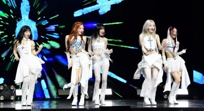 [TEN포토]아르테미스 '화려한 퍼포먼스'