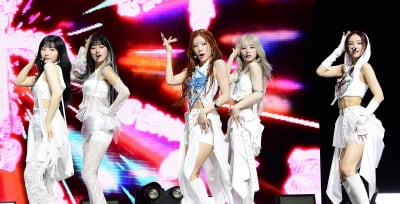 [TEN포토]아르테미스 '춤추는 천사들'