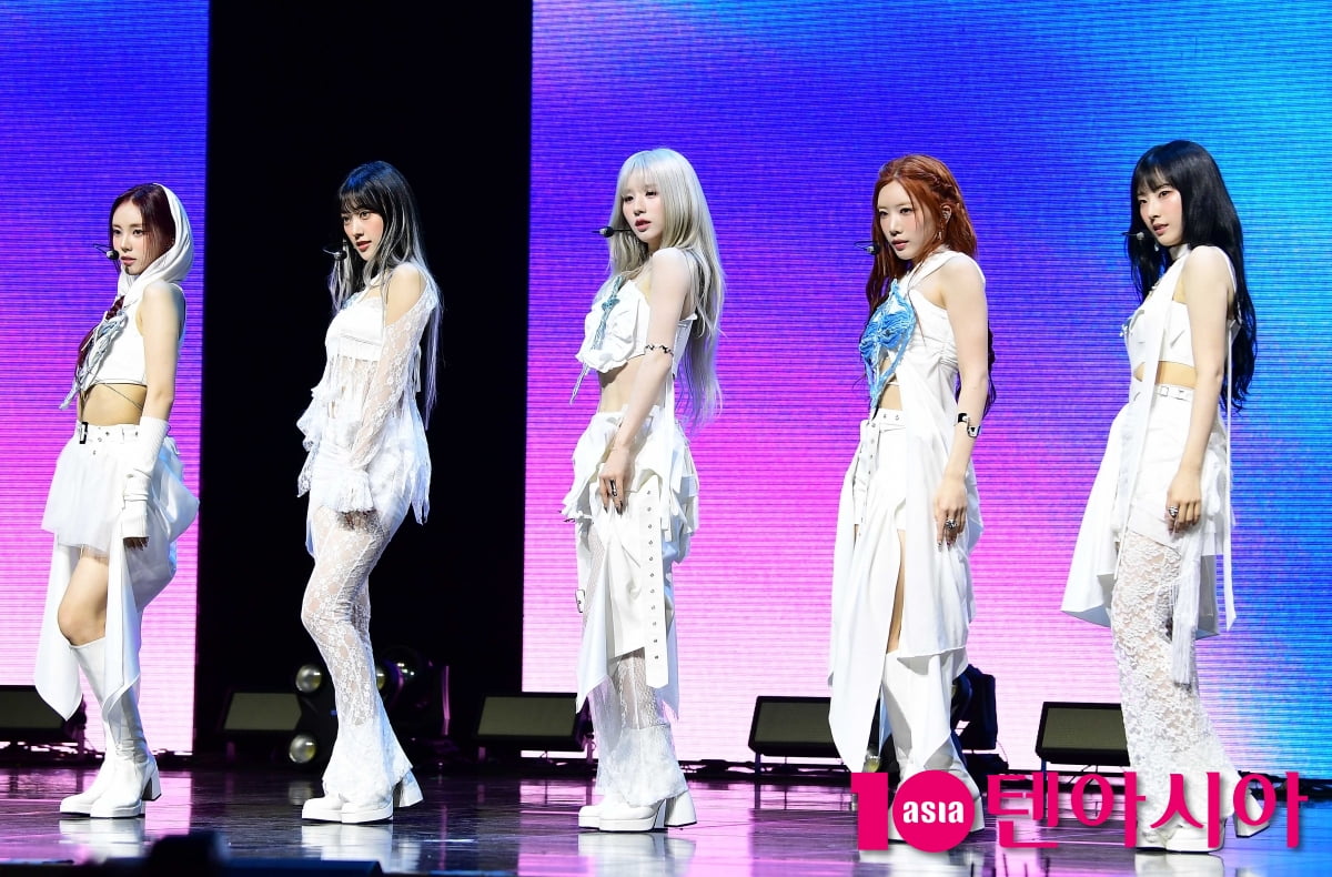 [TEN포토]아르테미스 '긴장된 완전체'