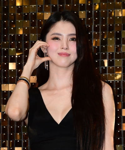 [TEN포토]한소희 '하트 장인'