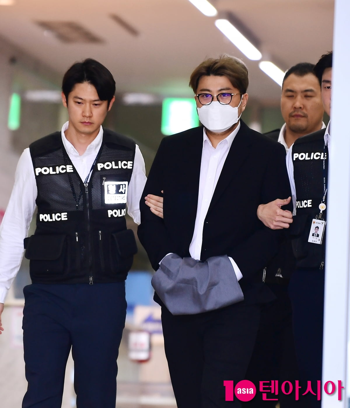 [TEN포토]'음주 뺑소니' 김호중 '검찰로 송치'